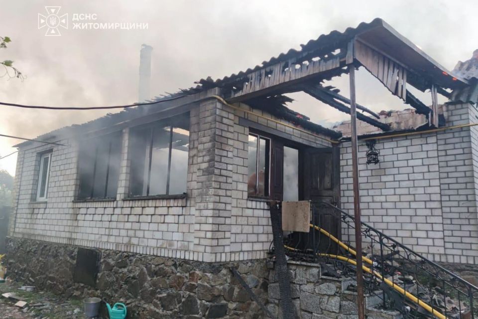 Сьогодні вранці у Березівці внаслідок удару блискавки загорівся будинок