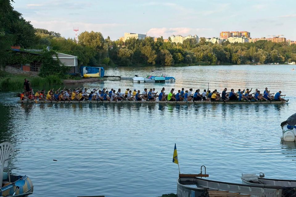 Житомирські веслувальники відкрили збір на відновлення спалених драгонботів