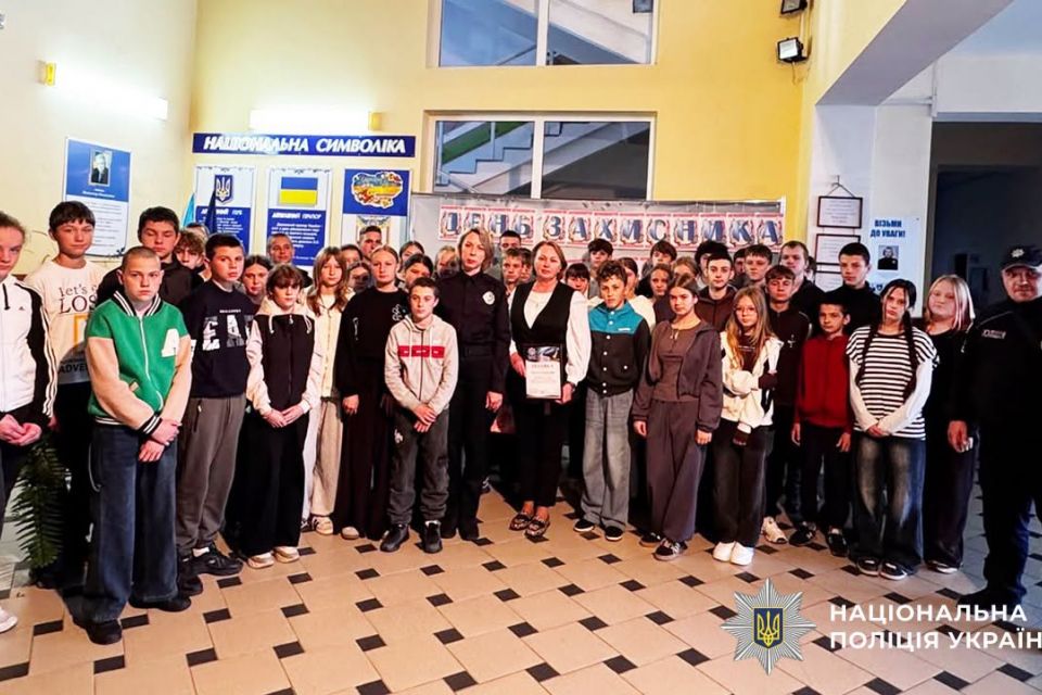 Відмовився фотографувати військову техніку: на Звягельщині поліцейські відзначили старшокласника