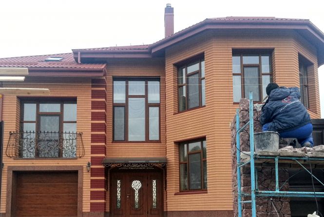 Незадекларований маєток та родинний бізнес житомирського голови СБУ