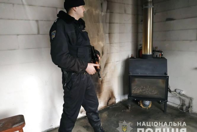 У Житомирі поліцейські охорони врятували будинок від пожежі
