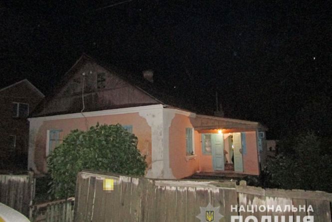 Невдале пограбування: поліція затримала зловмисника, який проник в обійстя звягельчанина і вдарив його по голові