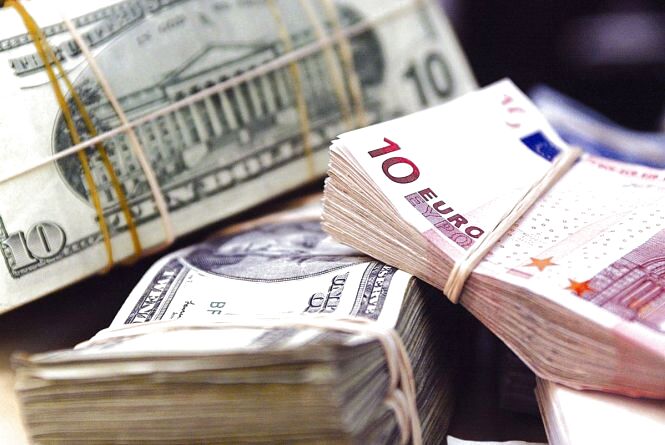 Курс долара на 6 вересня: гривня трохи здала позиції
