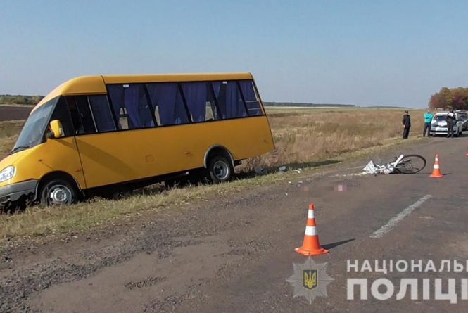 У Ружинському районі від зіткнення з автобусом загинув 78-річний велосипедист