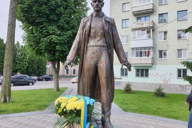 Сьогодні у Житомирі вшанували пам’ять Олега Ольжича до роковин його смерті