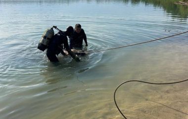 Водолази дістали тіла двох людей з водойм