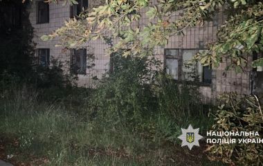 У закинутій будівлі на Крошні виявили тіло чоловіка: поліцейські встановлюють особу померлого
