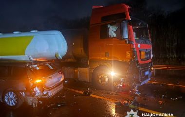 Неподалік Житомира у подвійній ДТП загинула 19-річна пасажирка мікроавтобуса