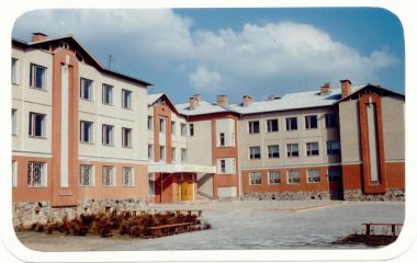 Грибок у сховищі Тетерівського ліцею: діти дихають цвіллю, а у громади “немає коштів”