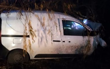 Неподалік Коростишева автівка в'їхала в автобус: травмовано четверо людей, в тому числі дві 14-річні пасажирки автобуса