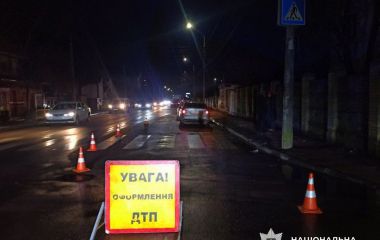 У Житомирі під колеса легковика потрапив пішохід — чоловік у реанімації