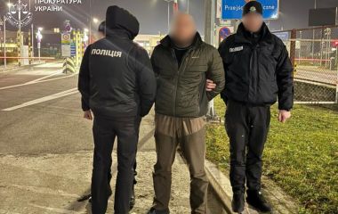 З Данії в Україну екстрадували житомирянина, який підозрюється у розбійному нападі, незаконній організації азартних ігор та поширенні злочинного впливу