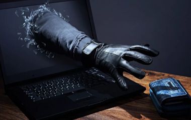 Шукала «легкого заробітку» та втратила близько 350 тис. грн: коростенка потрапила в тенета шахраїв