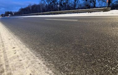 Дорожники другу добу поспіль працюють в режимі "нон-стоп", забезпечуючи проїзд автошляхами