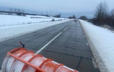 53 одиниці техніки і 64 дорожники забезпечують сьогодні проїзд автомагістралями області