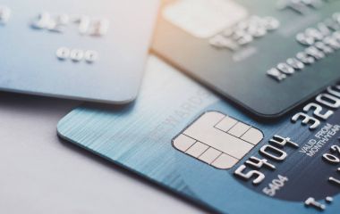 Від 5 до 8 років позбавлення волі може отримати звягелянин, який розраховувався у магазинах знайденою банківською карткою