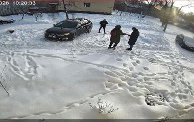 Чоловік, який привласнив кошти військового, прогрожує йому: "Я тебя уничтожу". ВІДЕО