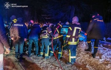 У Бердичеві рятувальники залучалися до ліквідації наслідків дорожньо-транспортної пригоди, де 2 особи загинули та 5 травмовані.