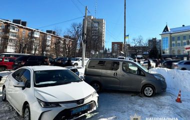 У Новогуйвинську розлючений таксист направляв на людей зброю за відмову скористатись його послугами