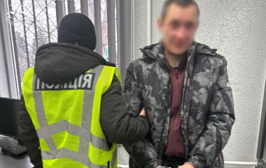 Жителю Чуднівської громади, який погрожував ножем поліцейському, повідомили про підозру у замаху на вбивство правоохоронця
