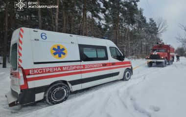 Рятувальники допомогли бригадам екстреної медичної допомоги дістатися до пацієнтів через складні погодні умови