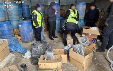 У Житомирі та Тернополі припинено виробництво контрафакту – вилучено понад 1000 літрів алкоголю та понад 5100 пачок цигарок