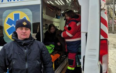 У Карпатах рятувальники допомогли 21-річному житомирянину і його подрузі-киянці, які замерзали в горах