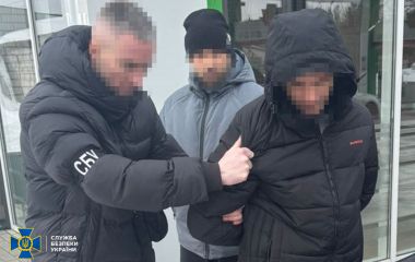 На Житомирщині ліквідовано чергову «ухилянтську схему»: за 10 тис. доларів депутат райради і волонтер обіцяли відстрочку від призову