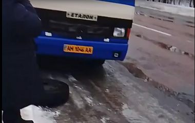 Хто несе відповідальність за безпеку руху? Під час руху в автобуса просто відвалилося колесо!