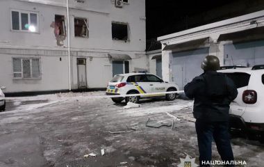 У Миколаєві та Дніпрі пролунали вибухи у місцях, де була поліція. У Житомирі трагедії вдалося запобігти