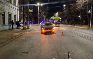 Хлопець і дівчина постраждали від наїзду автівки на вул. Великій Бердичівській в Житомирі