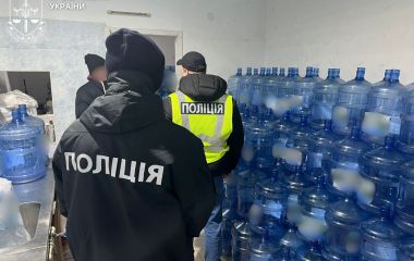 Незаконно добували питну воду з родовища на продаж та завдали збитків довкіллю на понад 1,1 млн грн: на Житомирщині судитимуть трьох осіб