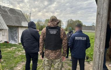 Ще двом чоловікам повідомлено про підозру за сприяння в незаконному перетині кордону