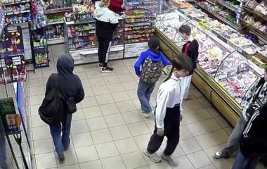 «Дорослі вже бояться дітей?» У Житомирі наростає скандал через серію нападів та пограбувань за участю підлітків. ВІДЕО