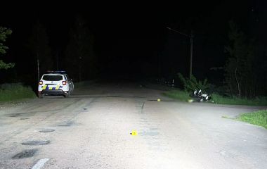 На Олевщині нетверезий водій автомобіля вчинив ДТП з мотоциклом: керманич та пасажир двоколісника отримали травми
