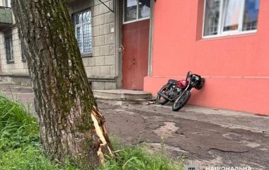 У Бердичеві внаслідок зіткнення мотоцикла і автівки травмувалися двоє неповнолітніх