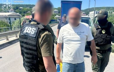 З Республіки Молдова в Україну екстрадували іноземця – учасника злочинної групи, яка збувала незаконно виготовлений алкоголь
