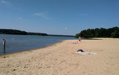 На офіційних пляжах області купатися не рекомендовано: вода на відповідає нормам