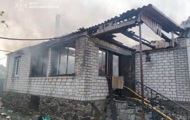 Сьогодні вранці у Березівці внаслідок удару блискавки загорівся будинок