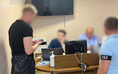 Лікарів Житомирського обласного онкодиспансеру викрили у фіктивному оформлені інвалідності для ухилення від мобілізації
