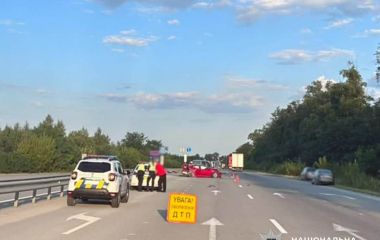 На Звягельщині зіткнулися дві попутні автівки: травми отримав пасажир