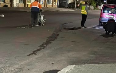 Вночі була нанесена нова розмітка на вулиці Домбровского  - чи понесуть покарання за подібні проекти ті хто їх розробив та затвердив?