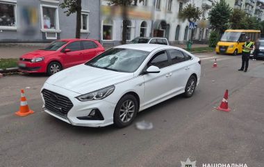 У Бердичеві автомобіль збив на пішохідному переході пішохода - постраждалий в реанімації