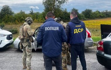 Поліцейські затримали 22-річного романівчанина, який сприяв у незаконному перетині кордону військовозобов’язаним