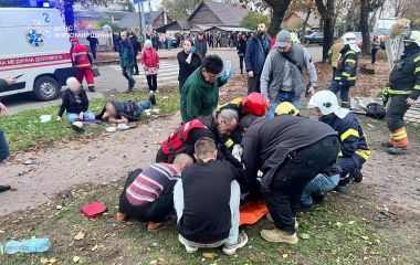 Рятувальники показали наслідки російського обстрілу Житомира, в якому постраждали 8 людей