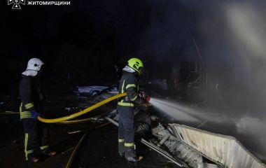 Вночі противник атакував енергетичну інфраструктуру та цивільне підприємство в Житомирській громаді