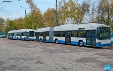 У Житомир прибули ще два двосекційні низькопідлогові тролейбуси - тепер в парку ТТУ їх 10