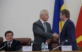 Француз закликав чиновників припинити своє членство у партіях