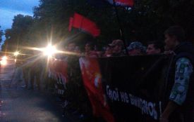 Правий сектор спільно з місцевими активістами оточили  будівлю  обласного УМВС у Житомирі. Фото