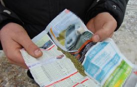 Поліція переконує, що житель Коростишева сам підійшов до них і показав наркотики. Фото